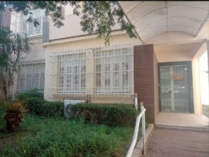 Casa Comercial com 300m² no bairro Independência em Porto Alegre para Alugar