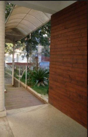 Casa comercial com 300m² no bairro Independência em Porto Alegre para Alugar