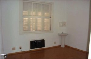 Casa comercial com 300m² no bairro Independência em Porto Alegre para Alugar