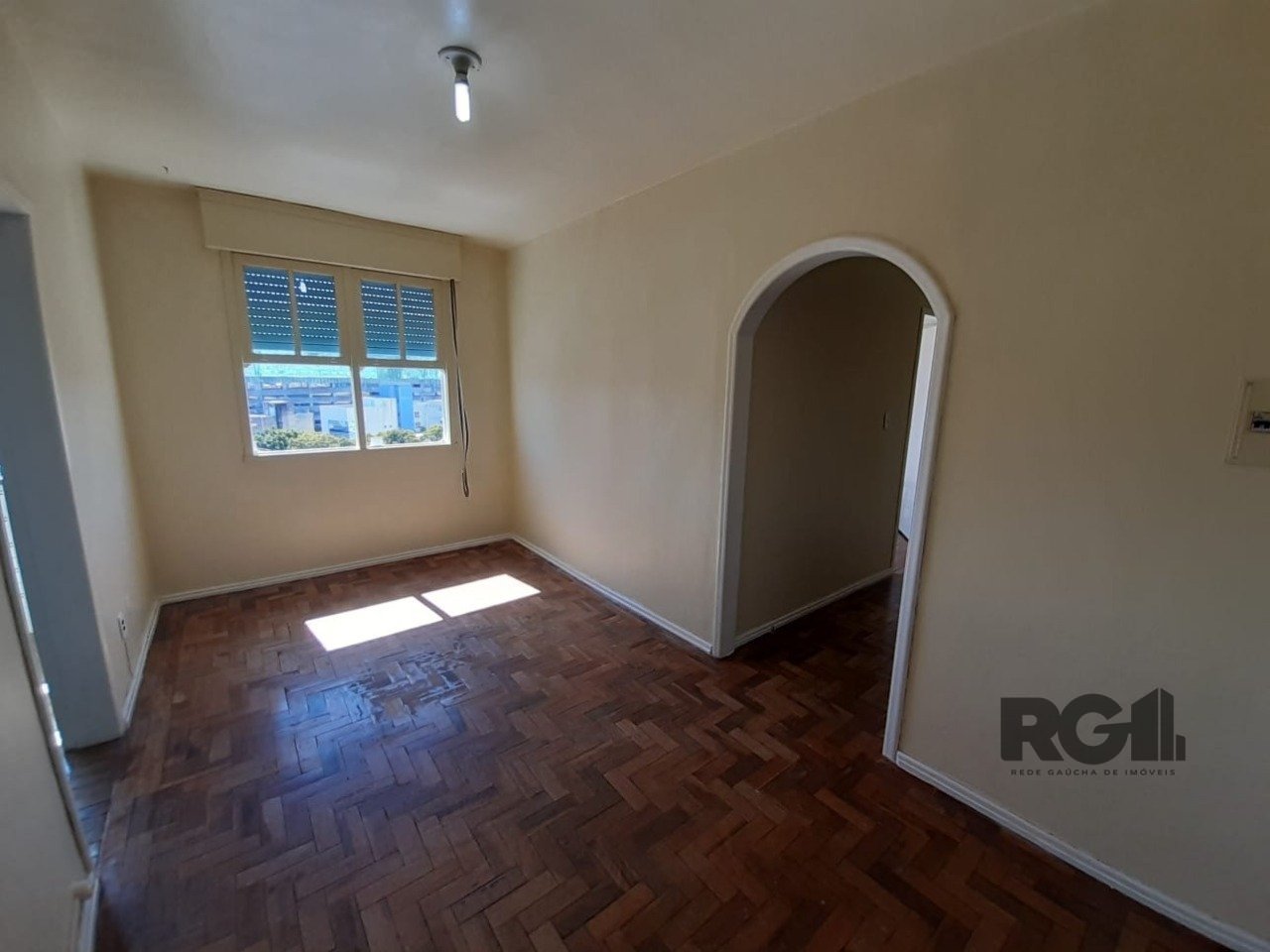Apartamento com 53m², 2 dormitórios no bairro Azenha em Porto Alegre para Comprar