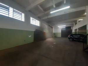 Galpão com 360m² no bairro São João em Porto Alegre para Alugar