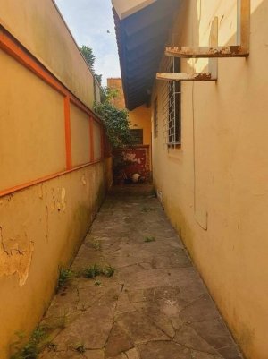 Casa com 242m², 3 dormitórios no bairro Vila João Pessoa em Porto Alegre para Alugar