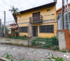 Casa com 242m², 3 dormitórios no bairro Vila João Pessoa em Porto Alegre para Alugar