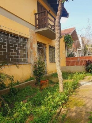 Casa com 242m², 3 dormitórios no bairro Vila João Pessoa em Porto Alegre para Alugar