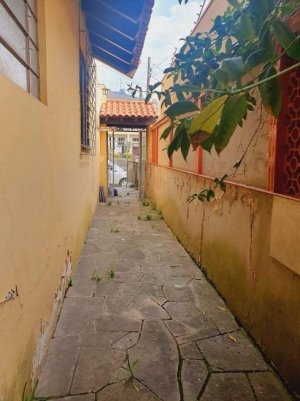 Casa com 242m², 3 dormitórios no bairro Vila João Pessoa em Porto Alegre para Alugar