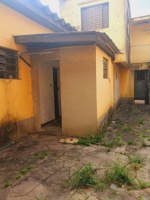 Casa com 242m², 3 dormitórios no bairro Vila João Pessoa em Porto Alegre para Alugar