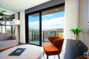 Apartamento com 60m², 2 dormitórios no bairro Menino Deus em Porto Alegre para Comprar