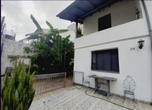 Casa Comercial com 310m² no bairro Menino Deus em Porto Alegre para Alugar