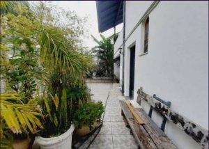 Casa comercial com 310m² no bairro Menino Deus em Porto Alegre para Alugar