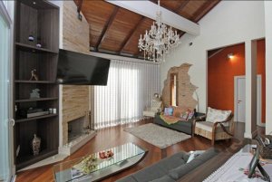 Casa com 482m², 4 dormitórios no bairro Chácara das Pedras em Porto Alegre para Alugar