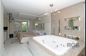 Casa com 482m², 4 dormitórios no bairro Chácara das Pedras em Porto Alegre para Alugar