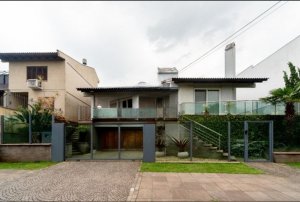 Casa com 482m², 4 dormitórios no bairro Chácara das Pedras em Porto Alegre para Alugar