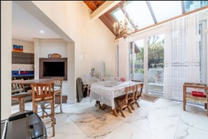 Casa com 482m², 4 dormitórios no bairro Chácara das Pedras em Porto Alegre para Alugar