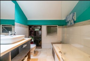 Casa com 482m², 4 dormitórios no bairro Chácara das Pedras em Porto Alegre para Alugar