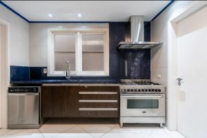 Casa com 482m², 4 dormitórios no bairro Chácara das Pedras em Porto Alegre para Alugar