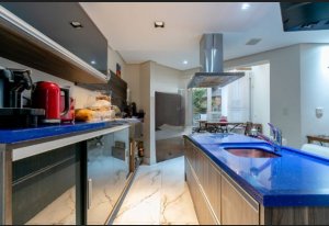 Casa com 482m², 4 dormitórios no bairro Chácara das Pedras em Porto Alegre para Alugar