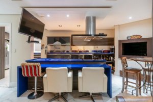 Casa com 482m², 4 dormitórios no bairro Chácara das Pedras em Porto Alegre para Alugar