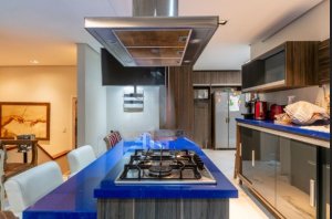 Casa com 482m², 4 dormitórios no bairro Chácara das Pedras em Porto Alegre para Alugar