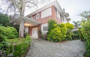 Casa Comercial com 720m² no bairro Três Figueiras em Porto Alegre para Alugar