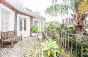 Casa comercial com 720m² no bairro Três Figueiras em Porto Alegre para Alugar