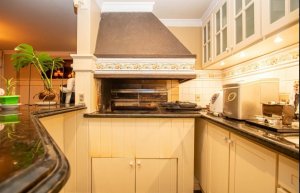 Casa comercial com 720m² no bairro Três Figueiras em Porto Alegre para Alugar