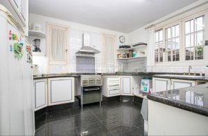 Casa comercial com 720m² no bairro Três Figueiras em Porto Alegre para Alugar