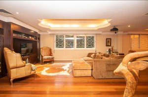 Casa comercial com 720m² no bairro Três Figueiras em Porto Alegre para Alugar