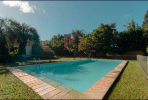 Casa comercial com 400m² no bairro Três Figueiras em Porto Alegre para Alugar