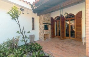 Casa comercial com 400m² no bairro Três Figueiras em Porto Alegre para Alugar