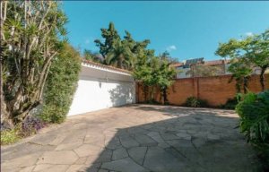 Casa comercial com 400m² no bairro Três Figueiras em Porto Alegre para Alugar