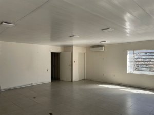 Salas/Conjuntos com 152m² no bairro Navegantes em Porto Alegre para Alugar