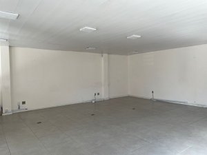 Salas/Conjuntos com 152m² no bairro Navegantes em Porto Alegre para Alugar
