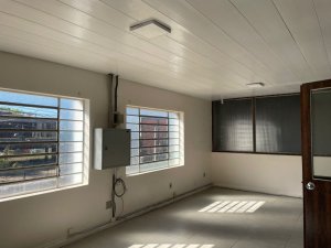 Salas/Conjuntos com 152m² no bairro Navegantes em Porto Alegre para Alugar