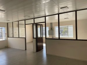 Salas/Conjuntos com 152m² no bairro Navegantes em Porto Alegre para Alugar