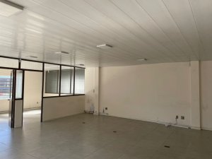 Salas/Conjuntos com 152m² no bairro Navegantes em Porto Alegre para Alugar