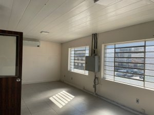 Salas/Conjuntos com 152m² no bairro Navegantes em Porto Alegre para Alugar