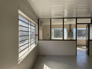 Salas/Conjuntos com 152m² no bairro Navegantes em Porto Alegre para Alugar