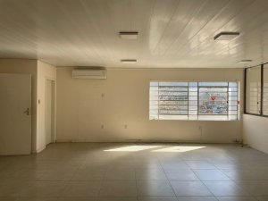 Salas/Conjuntos com 152m² no bairro Navegantes em Porto Alegre para Alugar