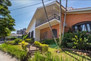 Casa Comercial com 500m² no bairro Chácara das Pedras em Porto Alegre para Alugar