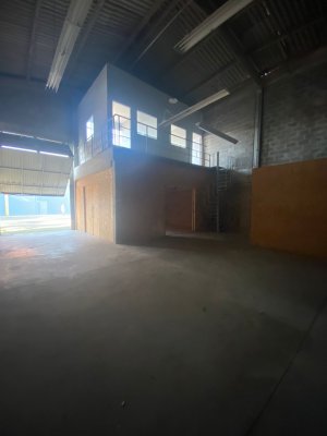 Galpão com 180m² no bairro Sarandi em Porto Alegre para Alugar