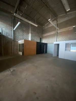 Galpão com 180m² no bairro Sarandi em Porto Alegre para Alugar
