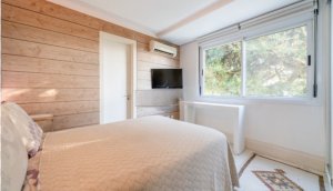 Casa em Condomínio com 367m², 3 dormitórios no bairro Vila Assunção em Porto Alegre para Alugar