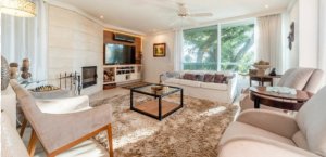 Casa em Condomínio com 367m², 3 dormitórios no bairro Vila Assunção em Porto Alegre para Alugar