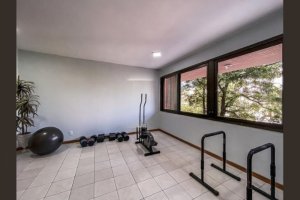 Apartamento com 40m², 1 dormitório no bairro Três Figueiras em Porto Alegre para Alugar