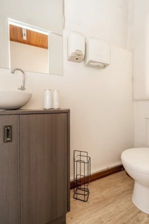 Prédio Comercial com 220m² no bairro Petrópolis em Porto Alegre para Alugar