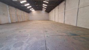 Depósito/Pavilhão com 1100m² no bairro São João em Porto Alegre para Alugar