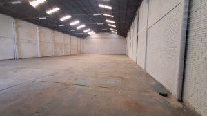 Galpão com 1.100m² no bairro São João em Porto Alegre para Alugar