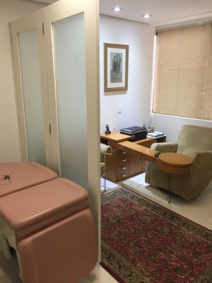 Salas/Conjuntos com 55m² no bairro Moinhos de Vento em Porto Alegre para Alugar