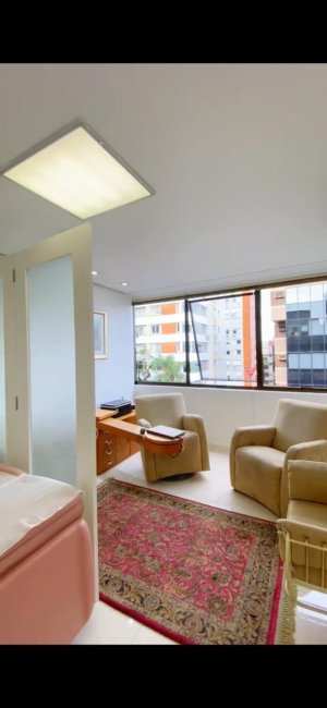 Salas/Conjuntos com 55m² no bairro Moinhos de Vento em Porto Alegre para Alugar