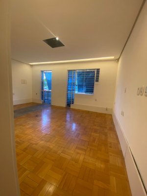 Casa comercial com 250m² no bairro Menino Deus em Porto Alegre para Alugar
